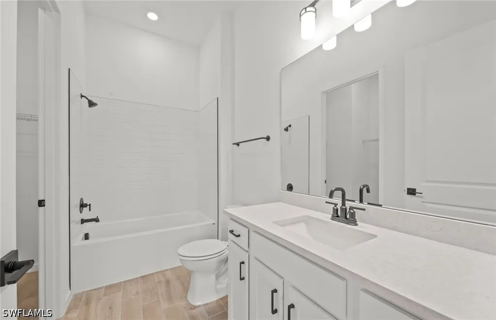 2107 Freemont Way Naples FL 34120