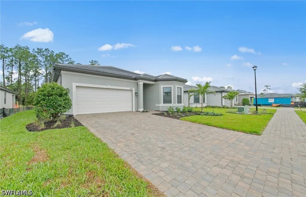 2107 Freemont Way Naples FL 34120