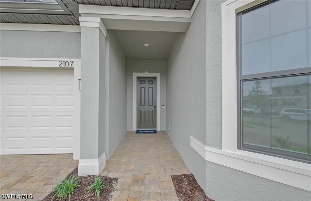 2107 Freemont Way Naples FL 34120