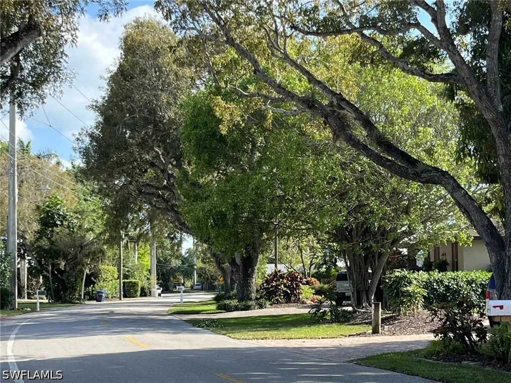 930 13th Street N Naples FL 34102