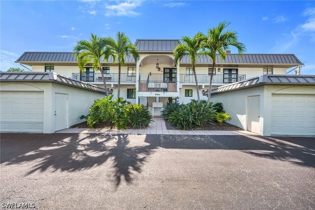 990 8th Street S Naples FL 34102