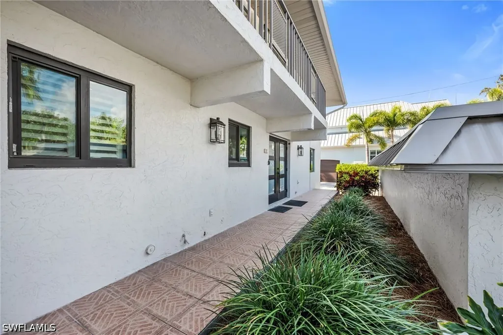 990 8th Street S Naples FL 34102