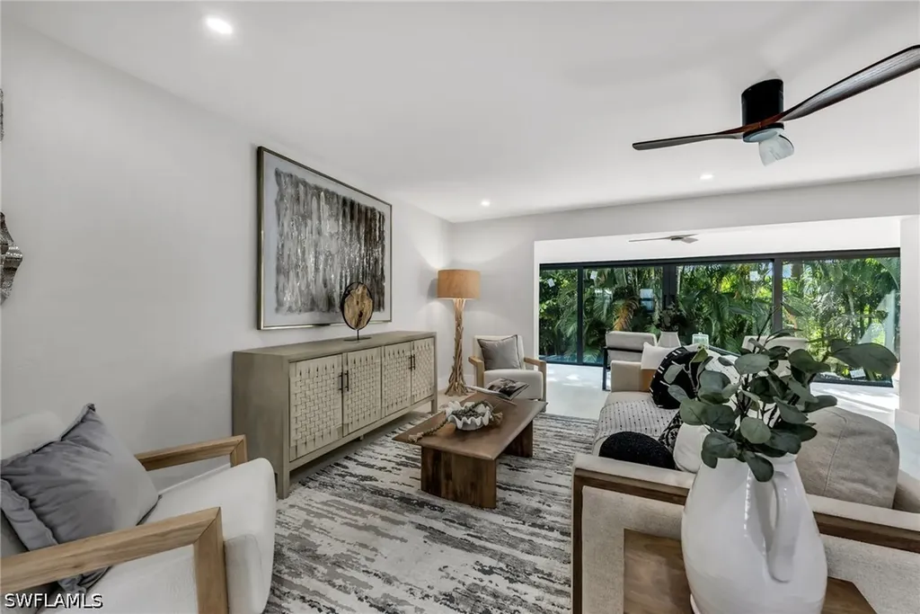 990 8th Street S Naples FL 34102