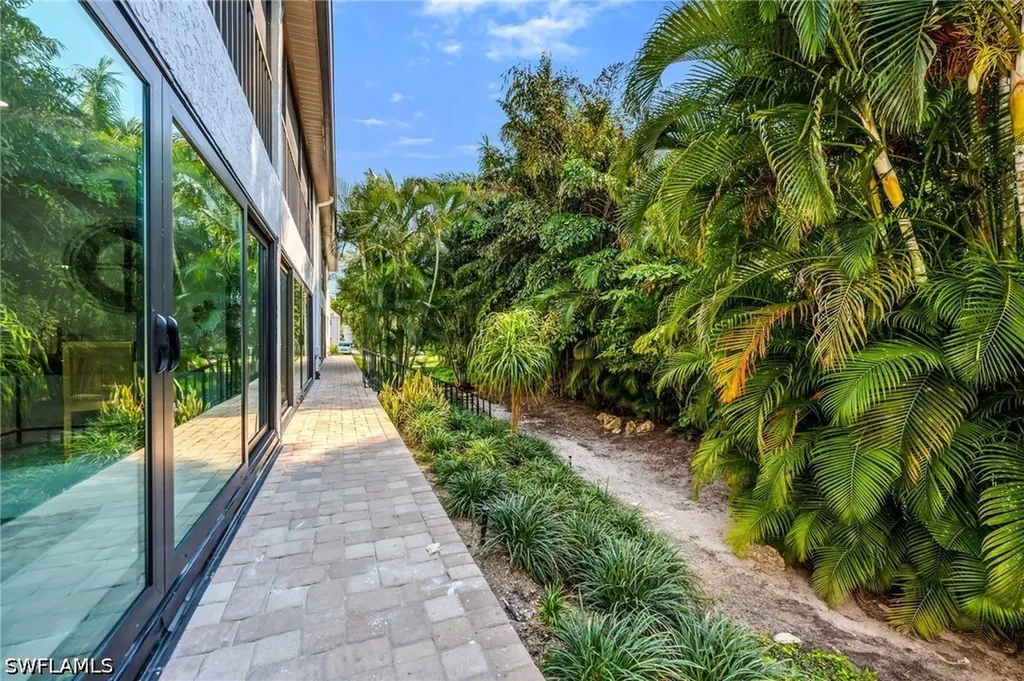 990 8th Street S Naples FL 34102