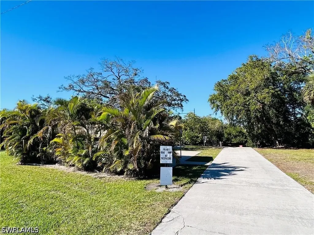 857 Manatee Road Naples FL 34114