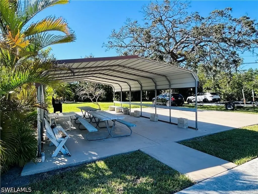 857 Manatee Road Naples FL 34114