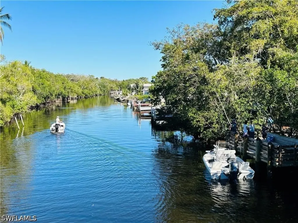 857 Manatee Road Naples FL 34114