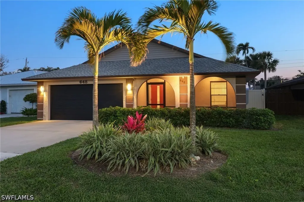 648 96th Avenue N Naples FL 34108
