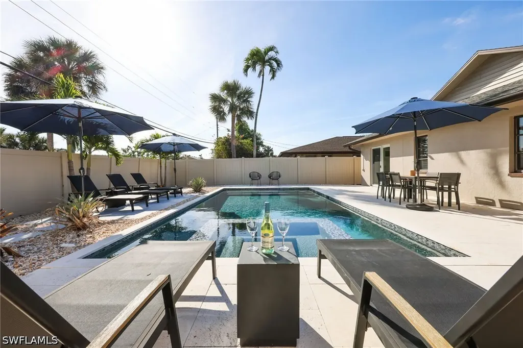 648 96th Avenue N Naples FL 34108