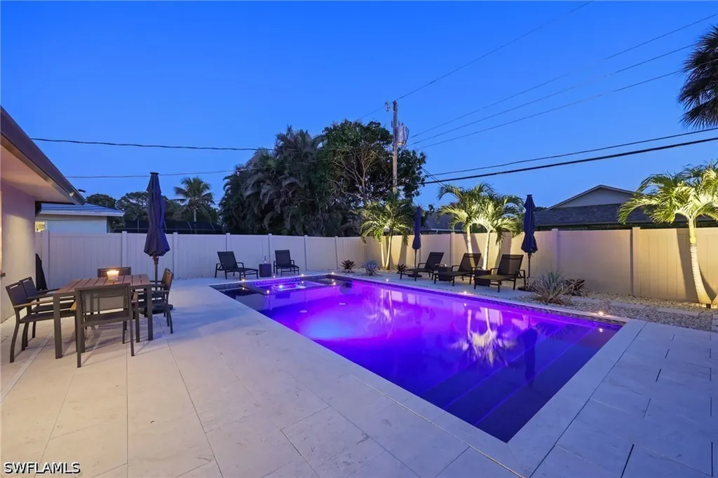 648 96th Avenue N Naples FL 34108