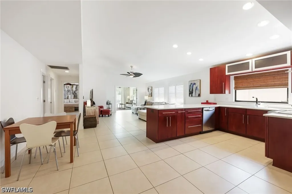 648 96th Avenue N Naples FL 34108