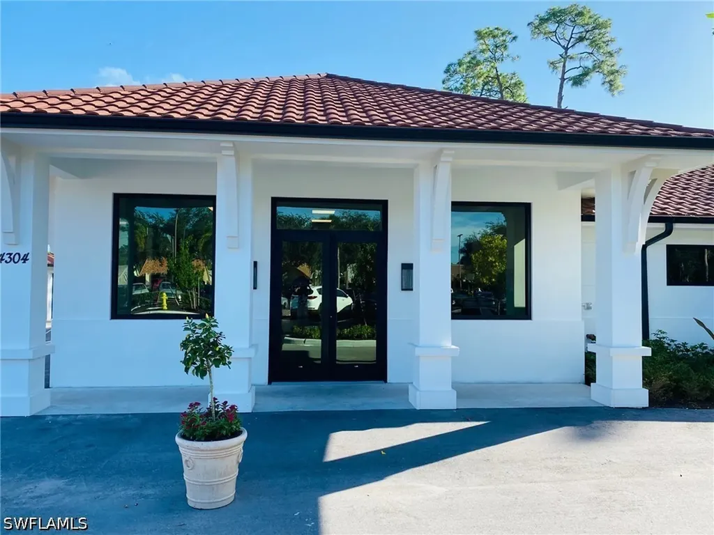 6094 Westbourgh Drive Naples FL 34112