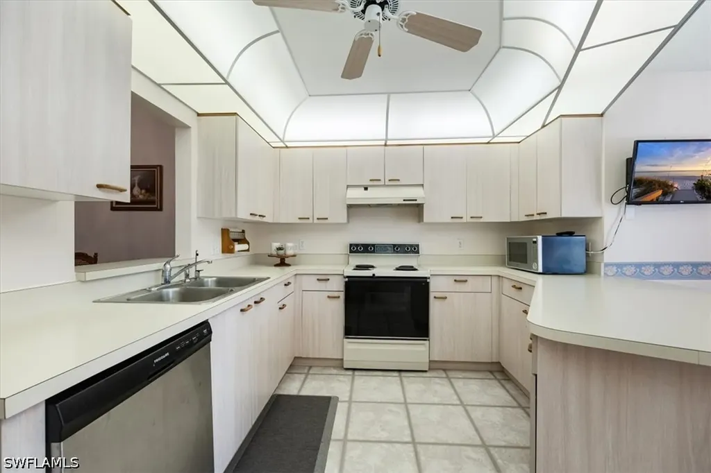 6094 Westbourgh Drive Naples FL 34112