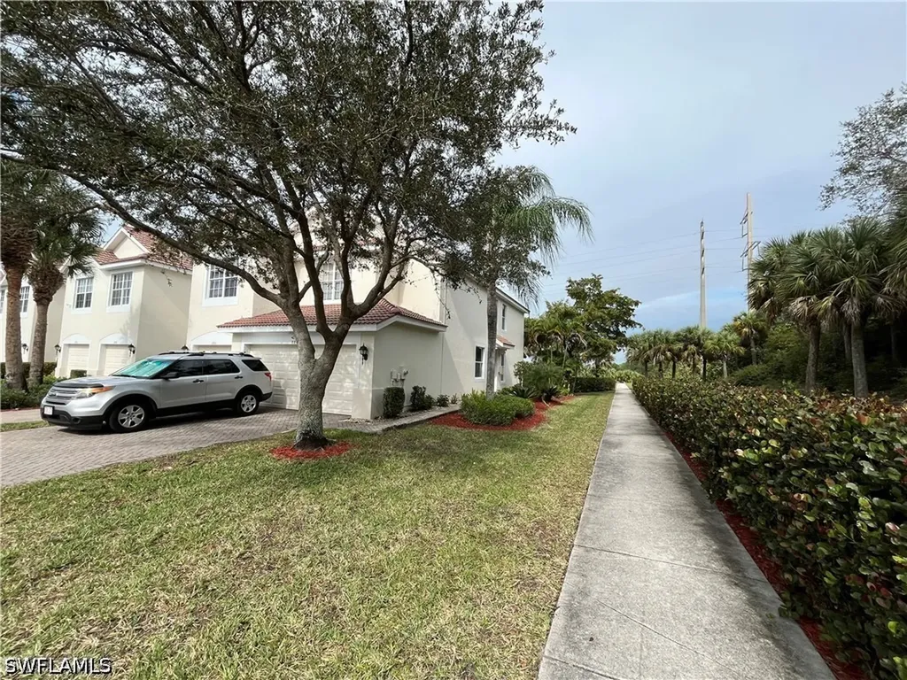884 Hampton Circle Naples FL 34105