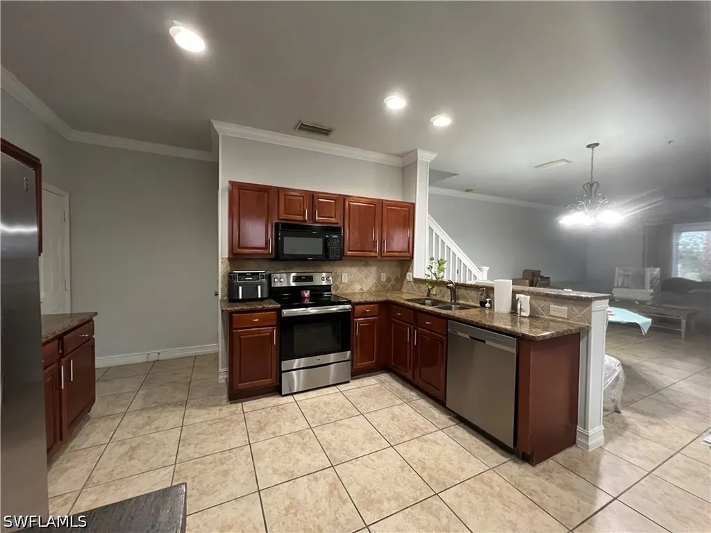 884 Hampton Circle Naples FL 34105