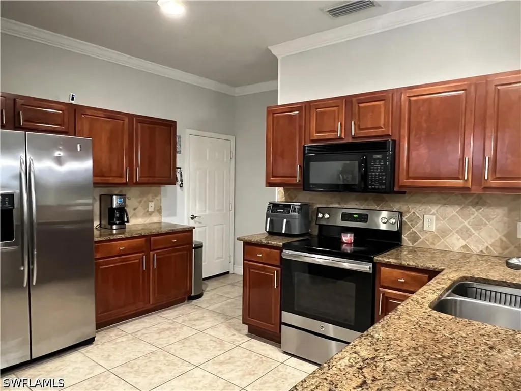 884 Hampton Circle Naples FL 34105