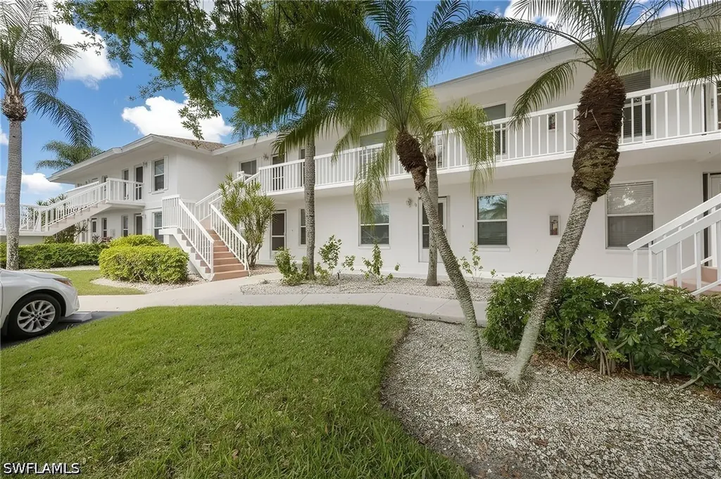 1045 Mainsail Drive Naples FL 34114