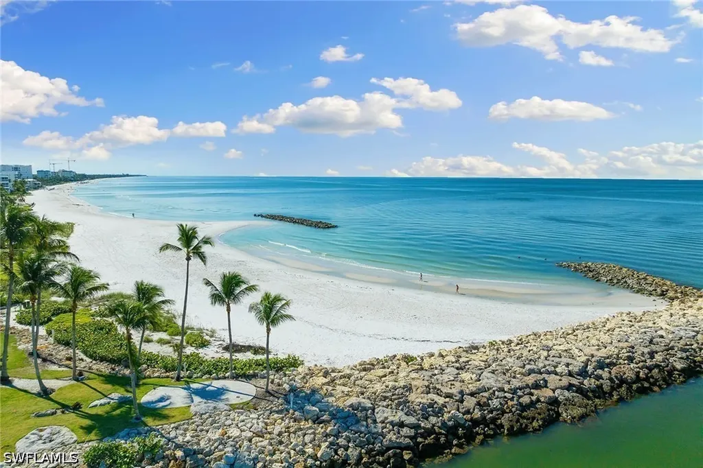 2171 Gulf Shore Boulevard N Naples FL 34102