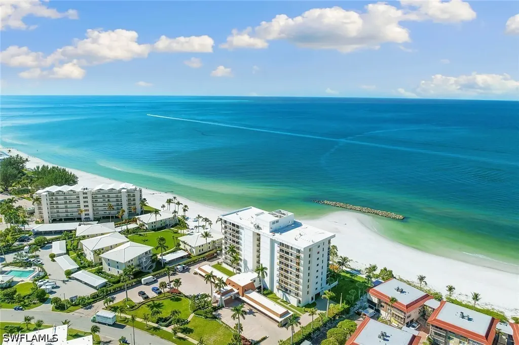 2171 Gulf Shore Boulevard N Naples FL 34102