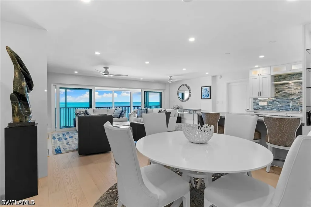 2171 Gulf Shore Boulevard N Naples FL 34102