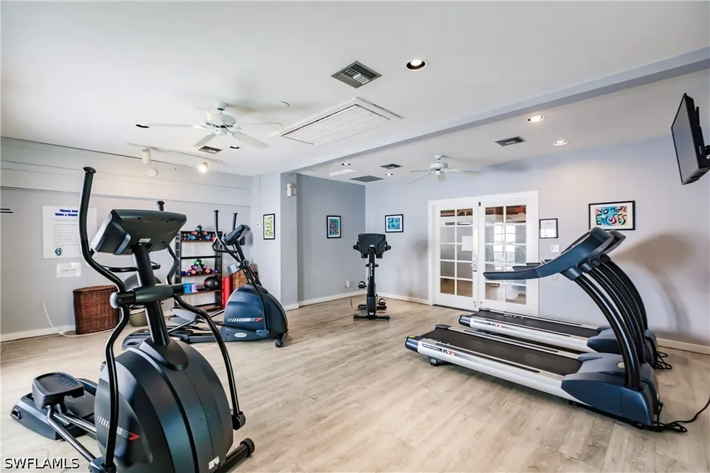 600 Neapolitan Way Naples FL 34103