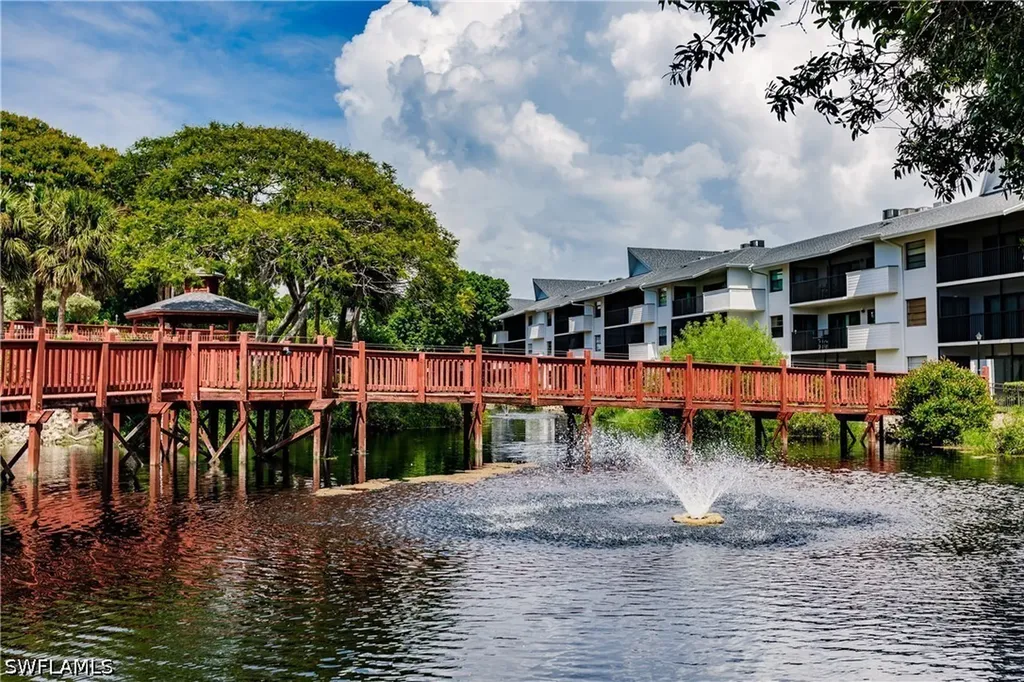 600 Neapolitan Way Naples FL 34103