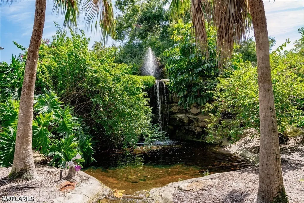 600 Neapolitan Way Naples FL 34103