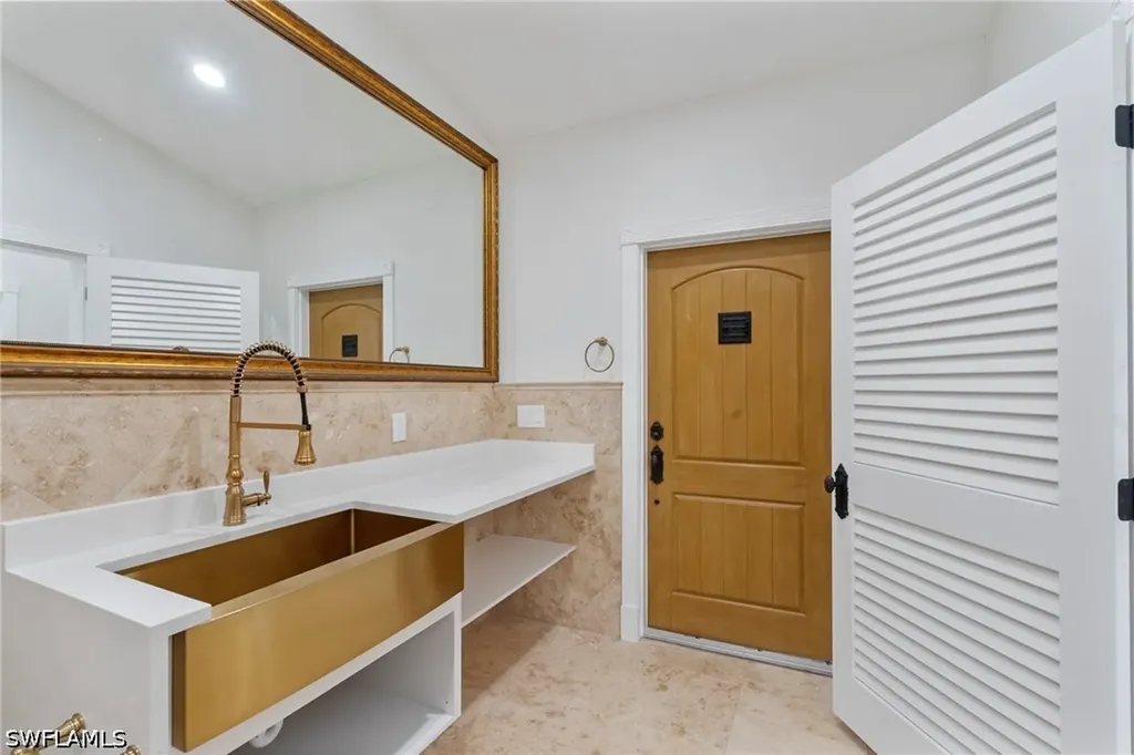 21531 N River Road Alva FL 33920