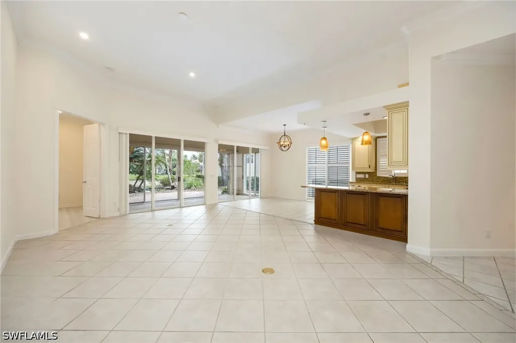 4260 Montalvo Court Naples FL 34109