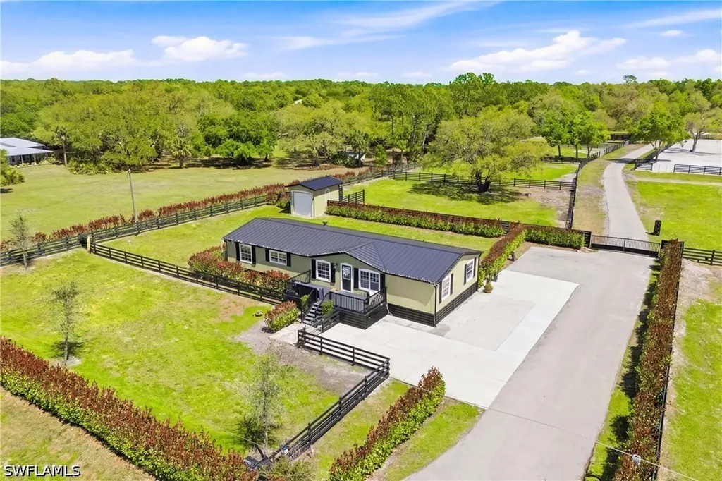 17701 Pronghorn Street Alva FL 33920
