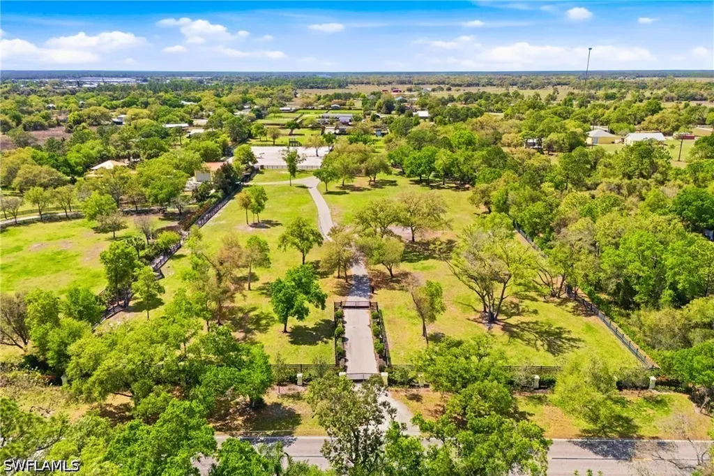 21571 N River Road Alva FL 33920