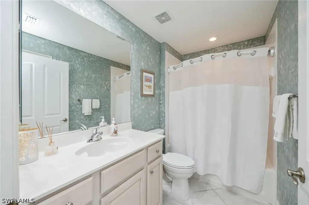 8200 Saratoga Drive Naples FL 34113