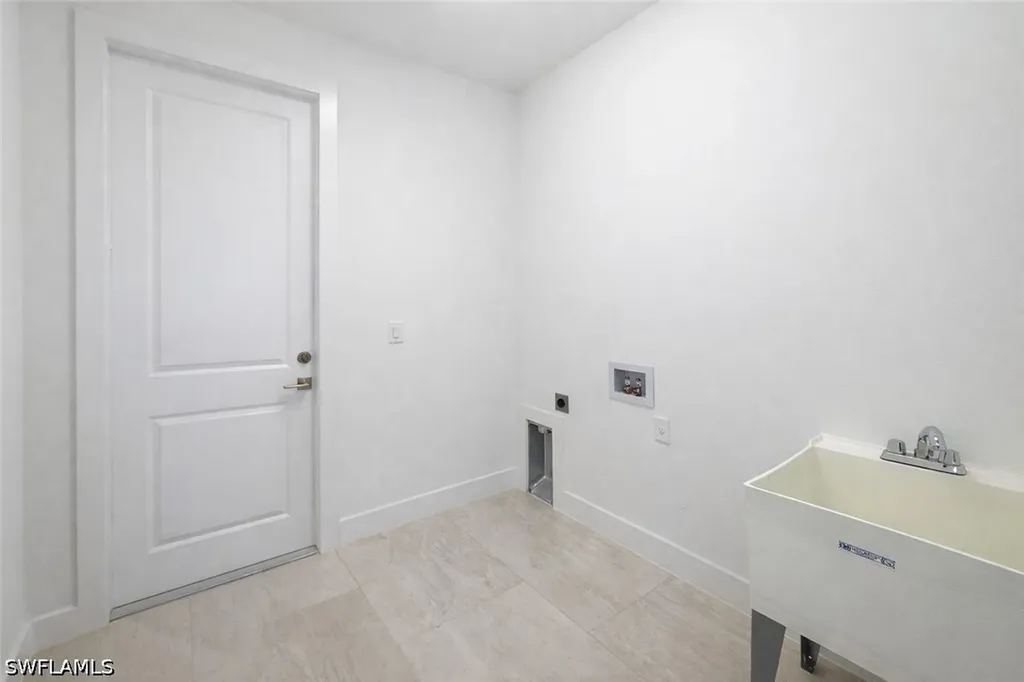 211 NW 25th Avenue Cape Coral FL 33993