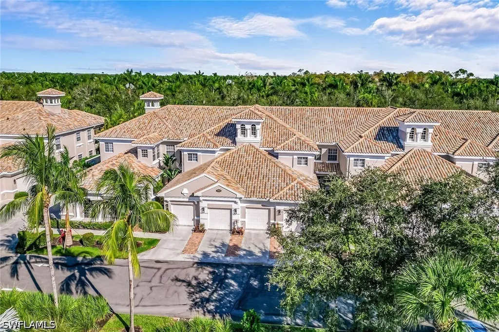 Naples FL, 3985 Deer Crossing Court, Unit 103