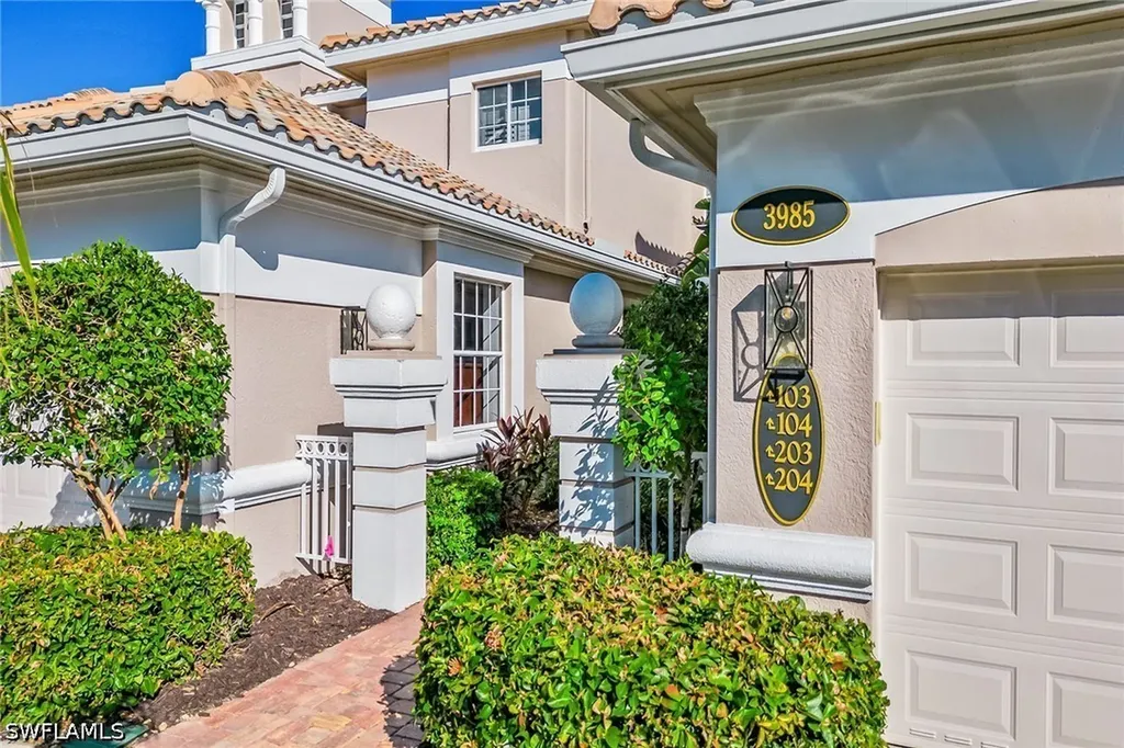 3985 Deer Crossing Court Naples FL 34114