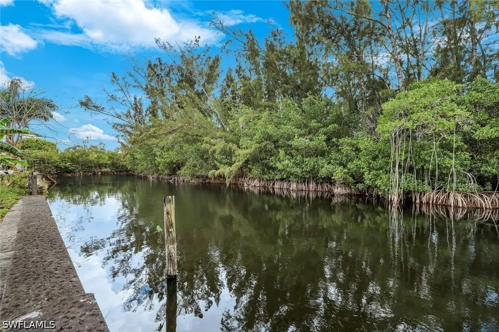 106 Moon Bay Street Naples FL 34114
