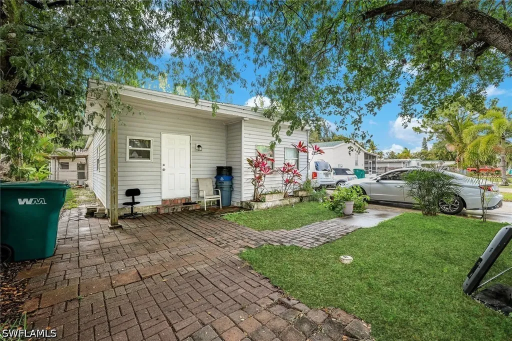 106 Moon Bay Street Naples FL 34114