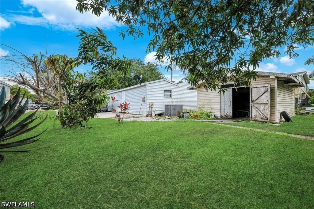 106 Moon Bay Street Naples FL 34114