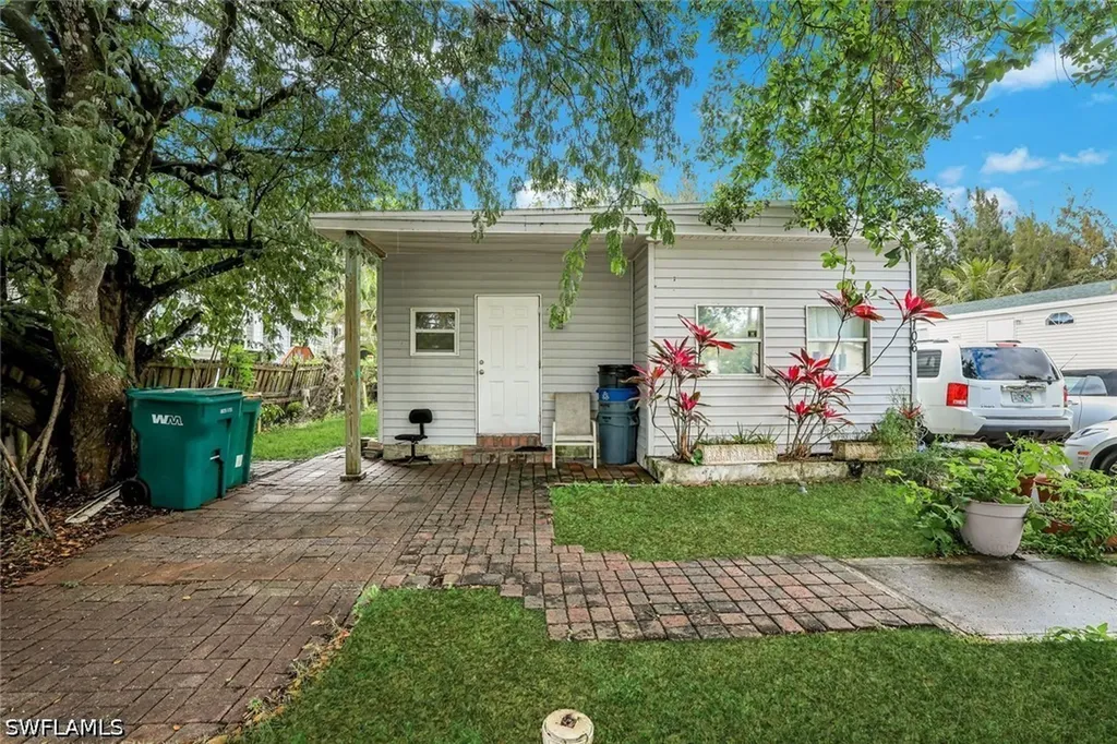 106 Moon Bay Street Naples FL 34114