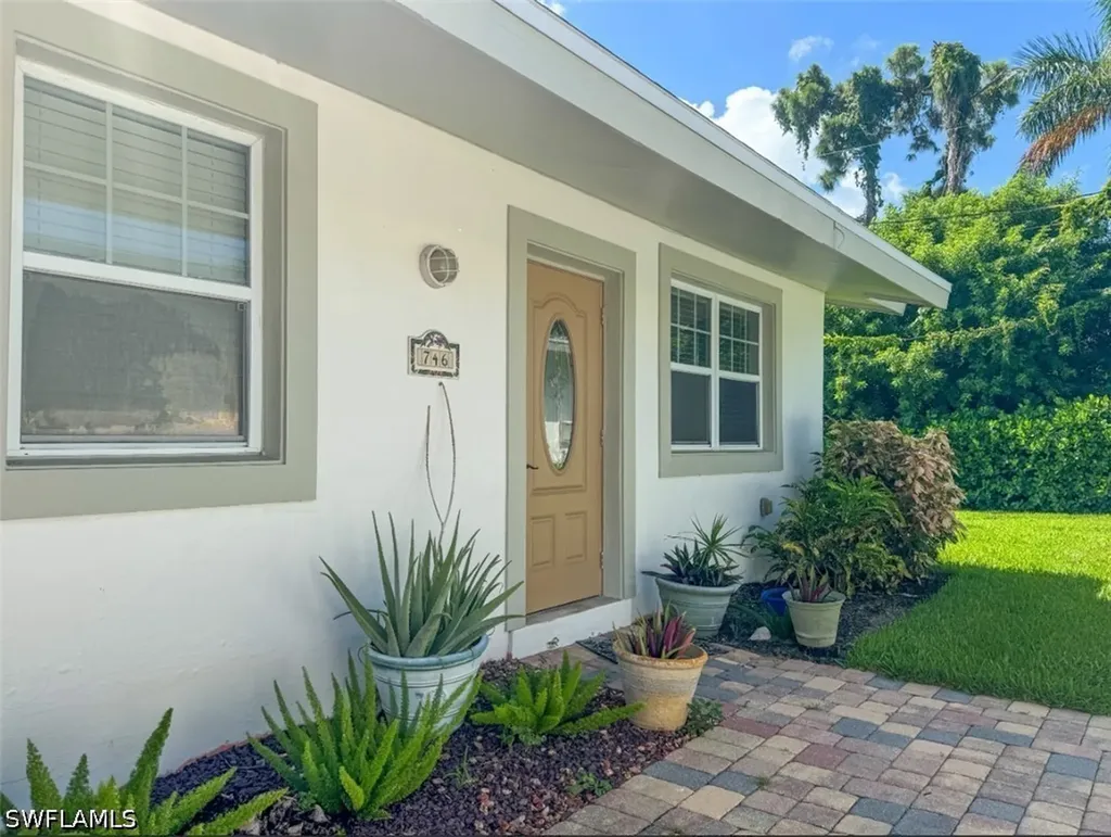 746 109th Avenue N Naples FL 34108