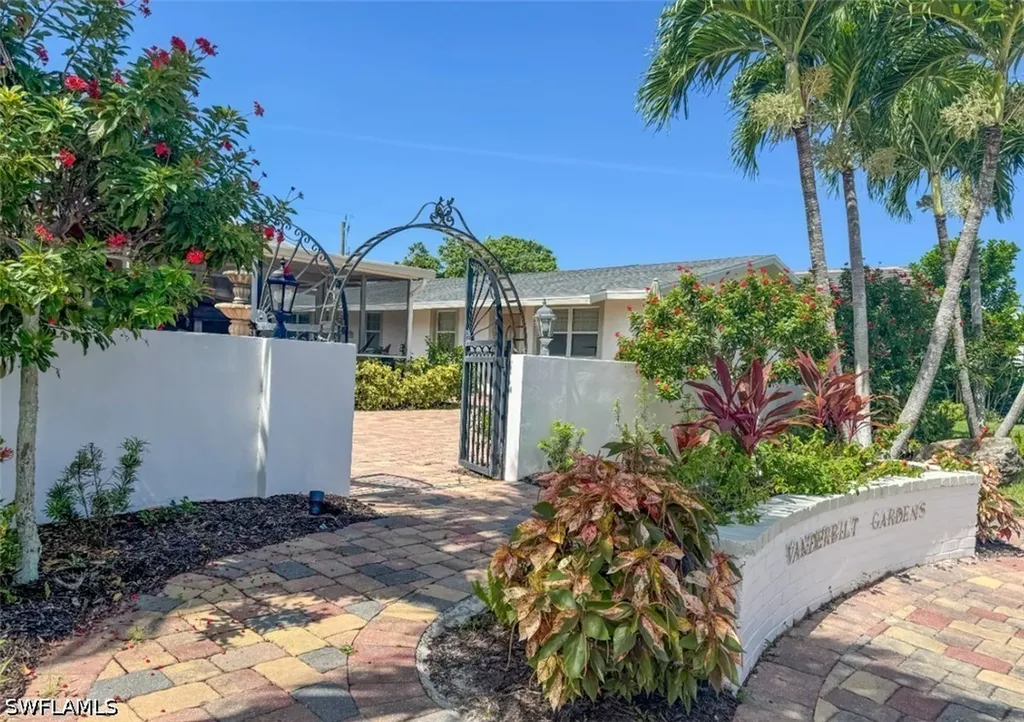 746 109th Avenue N Naples FL 34108