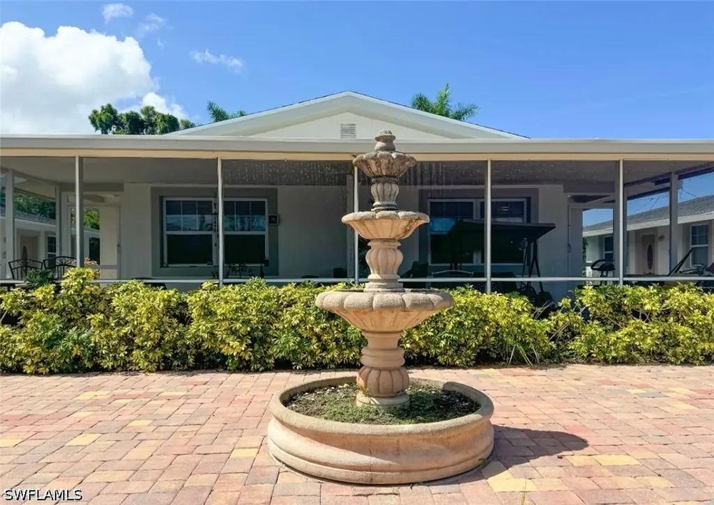 746 109th Avenue N Naples FL 34108