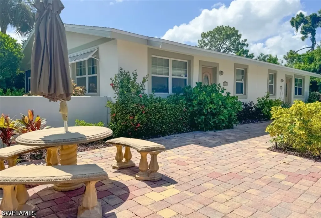 746 109th Avenue N Naples FL 34108