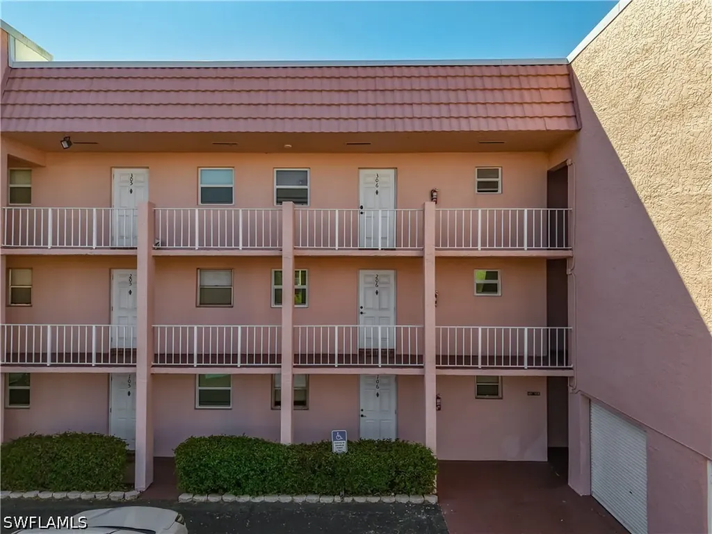 180 Turtle Lake Court Naples FL 34105