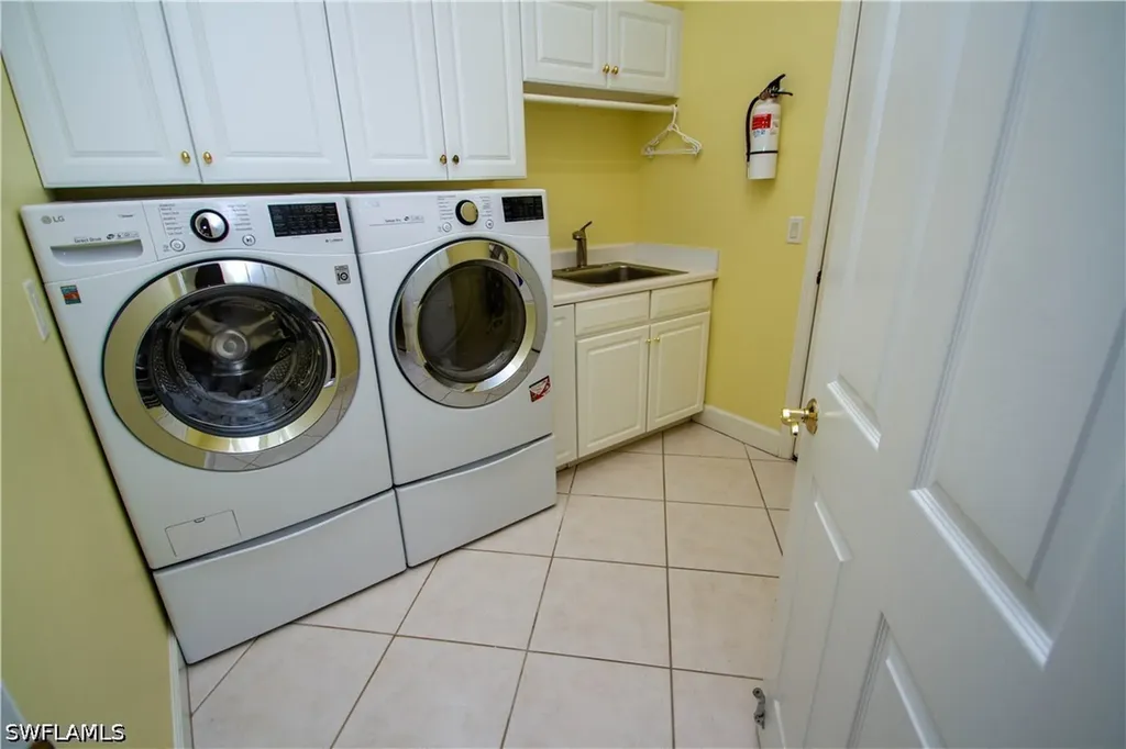 8229 Allendale Court Naples FL 34120