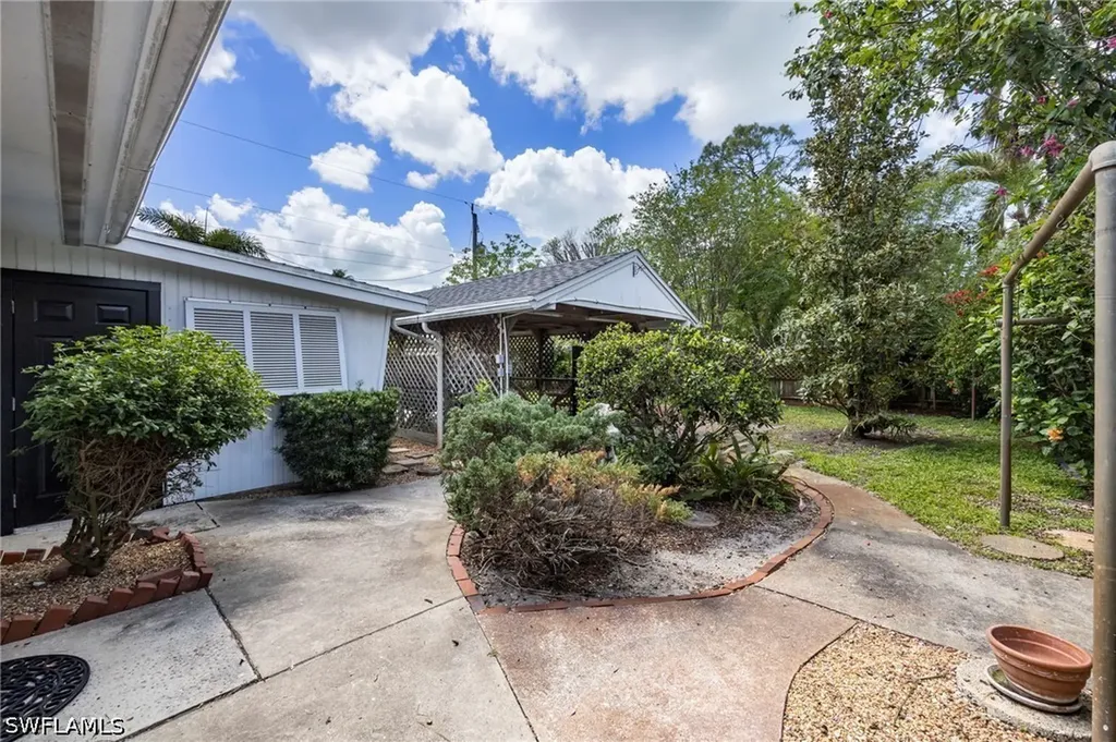 2261 11th Street N Naples FL 34103