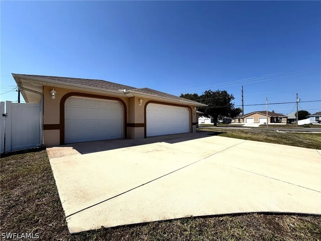 102 SE 43rd Lane Cape Coral FL 33904