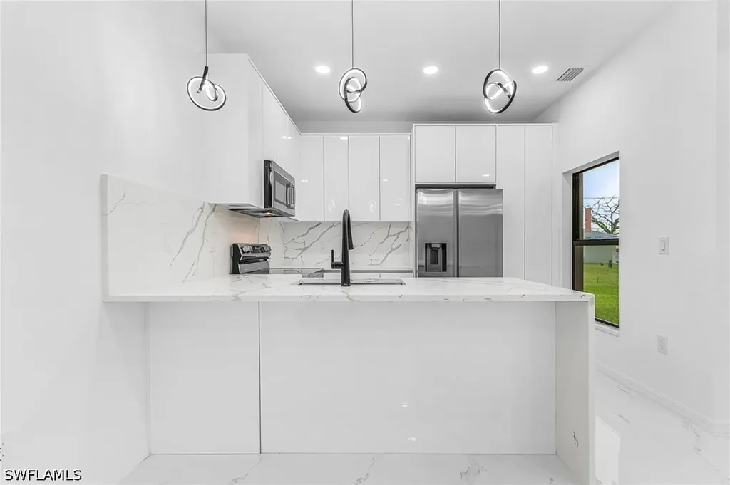 1630 NE 17th Terrace Cape Coral FL 33909