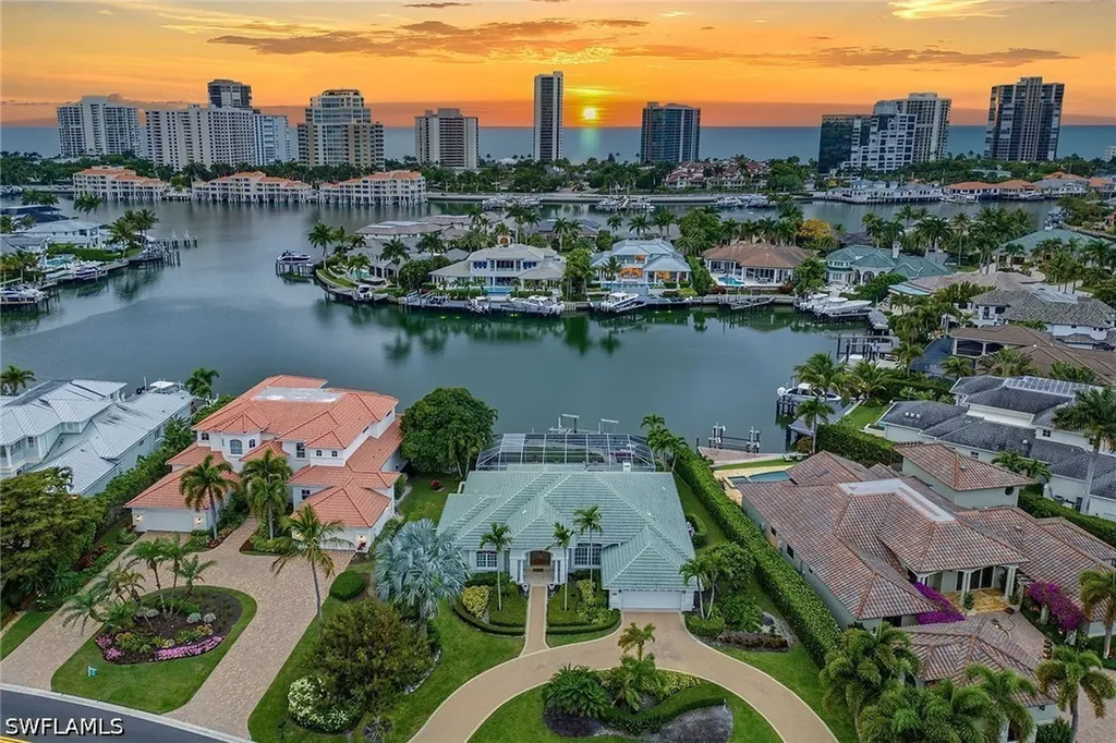 4459 Crayton Road Naples FL 34103