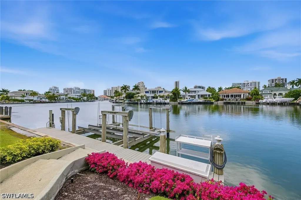 4459 Crayton Road Naples FL 34103
